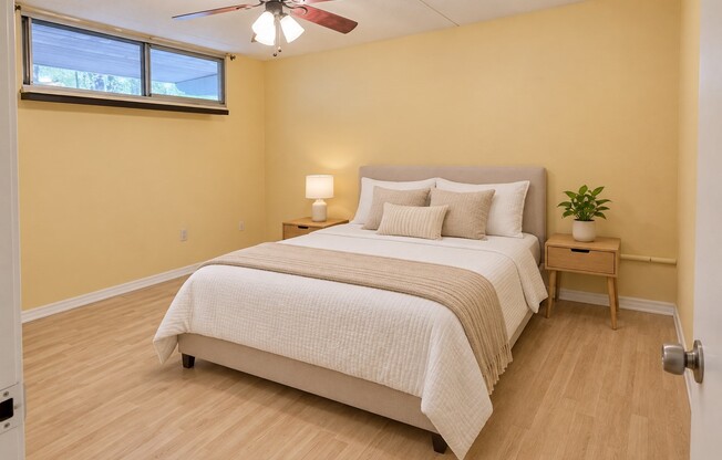 2 beds, 1 bath, 810 sqft, $3,000, Unit T35