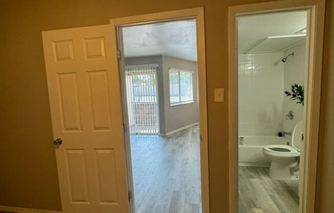 1 bed, 1 bath, 425 sqft, $949, Unit 114