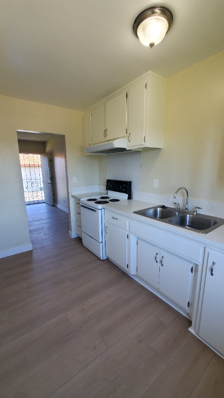 1230 W HILLANDALE AVE