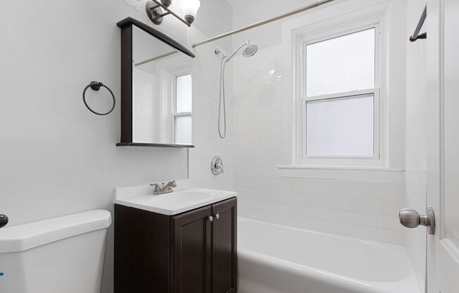 2 beds, 1 bath, 700 sqft, $2,450, Unit 1100-1st Floor