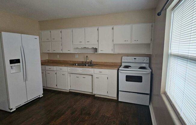 2 beds, 1 bath, $1,350