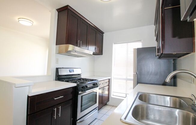 (6161) 1831 Camden Ave.