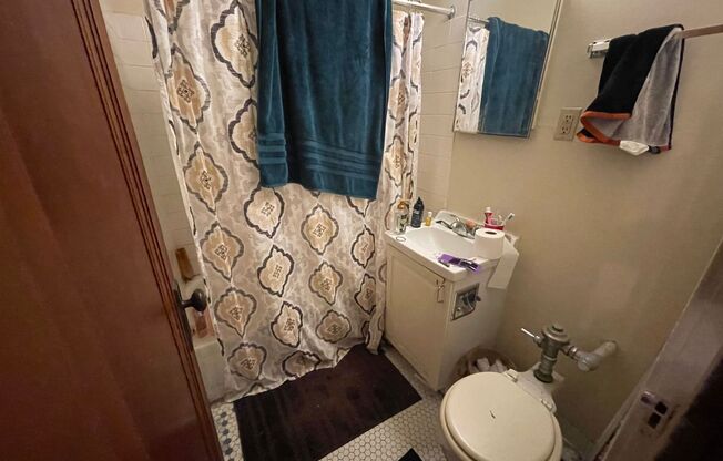 Studio, 1 bath, $895, Unit 24