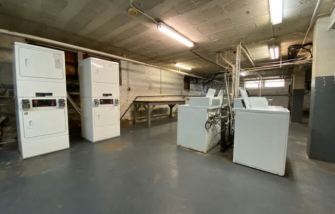 Studio, 1 bath, 400 sqft, $790, Unit 206