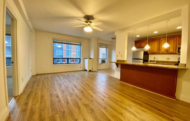 1 bed, 2 baths, 692 sqft, $2,295, Unit 0512