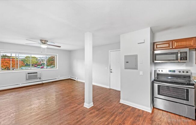 2 beds, 1 bath, $1,700, Unit 1110-1C