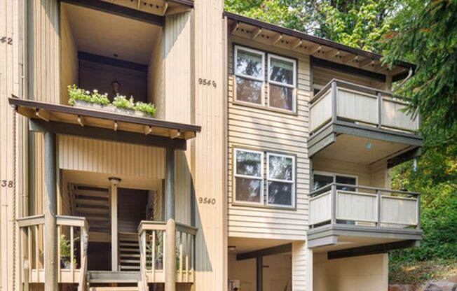 Remodeled Sunny 2 Bedroom minutes from Microsoft