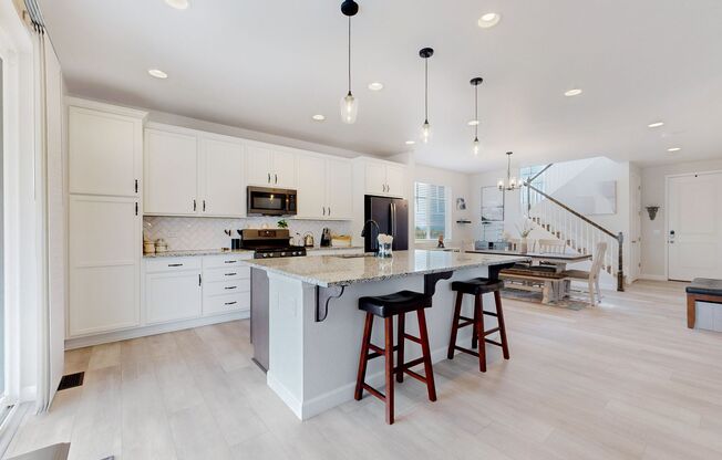 Spacious 3 bed/3 bath home & 2 car garage