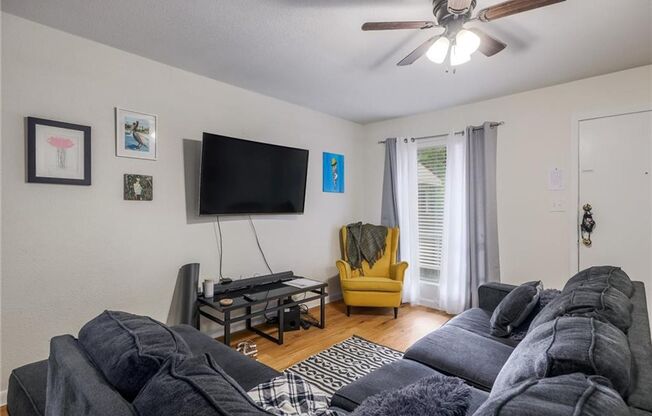 West Campus 1-Bedroom Condo Near UT Law School
