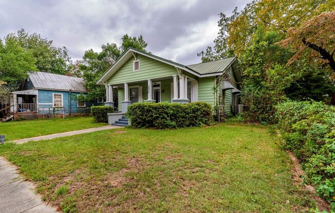 4 bed/2 bath single-family home for lease in Harrisburg, with fenced back yard!