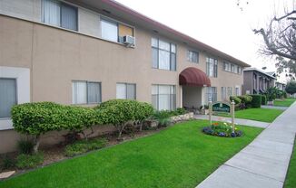 WHITTWOOD POINTE APARTMENTS