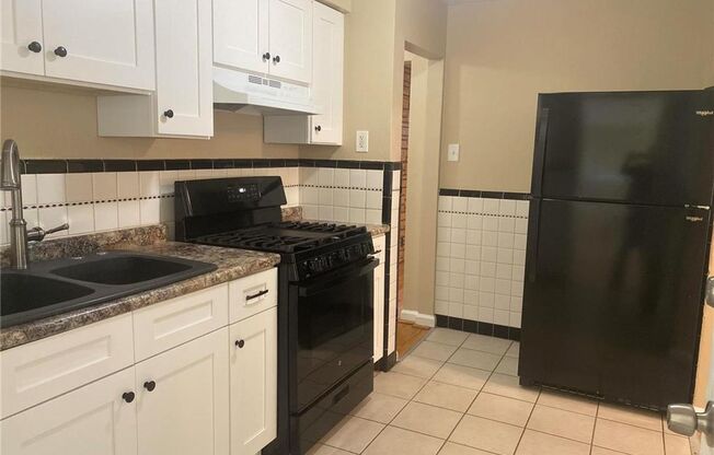 2 beds, 1 bath, $1,150