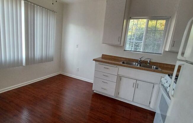 1 bed, 1 bath, 696 sqft, $1,595, Unit Apt. #B