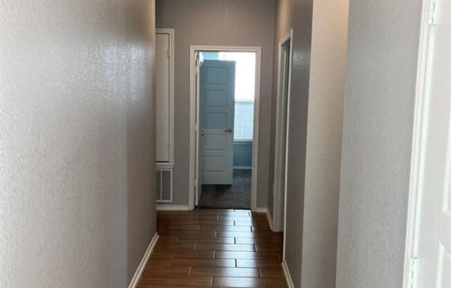 Del Valle Sundance Crossing / 4 bedrooms, 2 baths, 1 story home / Like New built 2021 / Refrigerator, Washer & Dryer