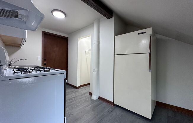 Studio, 1 bath, 500 sqft, $645, Unit Apt. 24