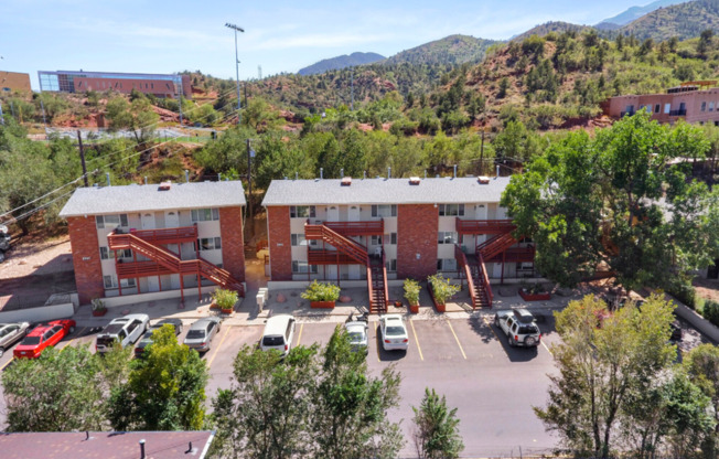 2 beds, 1 bath, 725 sqft, $1,295, Unit 423 E Fountain Pl. - Unit 302