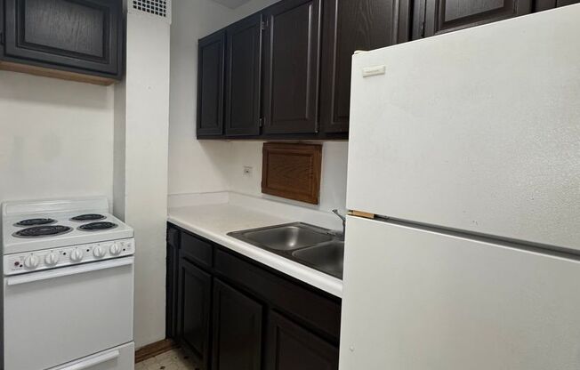 1 bed, 1 bath, 700 sqft, $1,700, Unit 418-0411