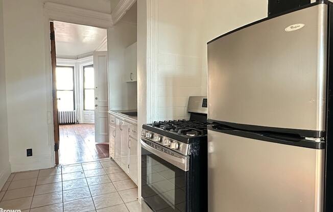 2 beds, 1 bath, $2,700, Unit 2