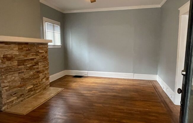 890 N HIGHLAND AVE NE