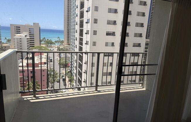 1 Bd / 1 Bth Ocean View Unit in Waikiki!