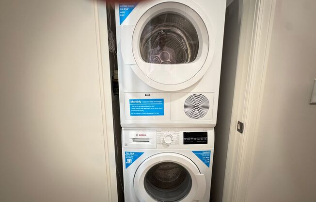 1 bed, 1 bath, $3,000, Unit 327
