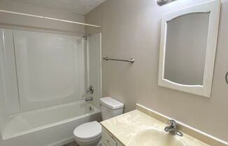 2 beds, 1.5 baths, $950, Unit 1107-C