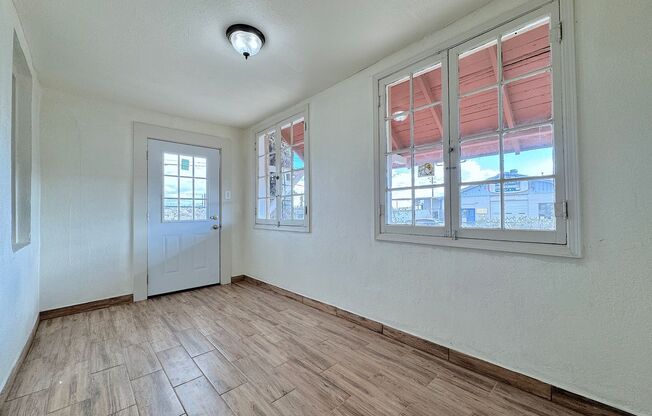 Central El Paso 3 bed with bonus office and storage!