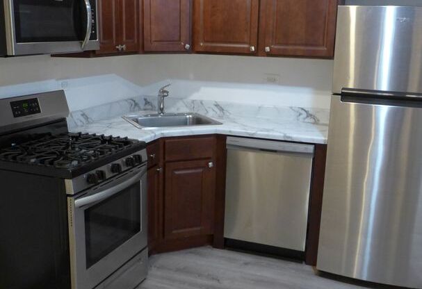 Studio, 1 bath, 400 sqft, $1,175, Unit LLO