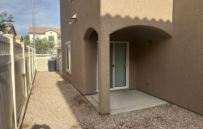 Henderson!!! Community: Cadence!! 4 Bedrooms!!! Bed & Full bath downstairs!! Loft/computer area upstairs!! Jack N Jill Bath!! Playground!!