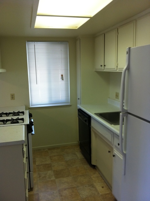 2 beds, 1 bath, 900 sqft, $1,750, Unit 4841-C