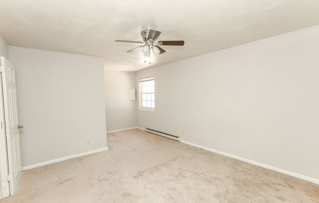 1 bed, 1 bath, 698 sqft, $1,150, Unit C2