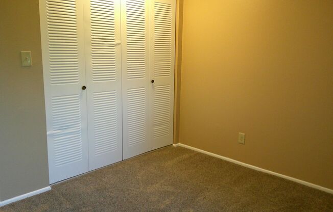 3 beds, 2 baths, 1,225 sqft, $3,300, Unit 48-21H