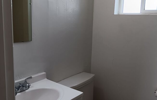 Studio, 1 bath, 350 sqft, $625, Unit 111