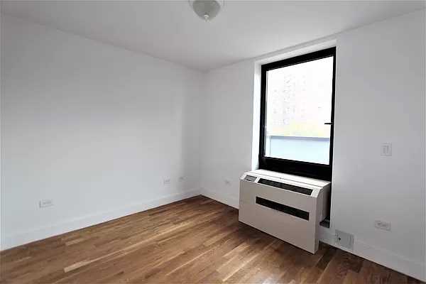 2 beds, 1 bath, $3,500, Unit 7A