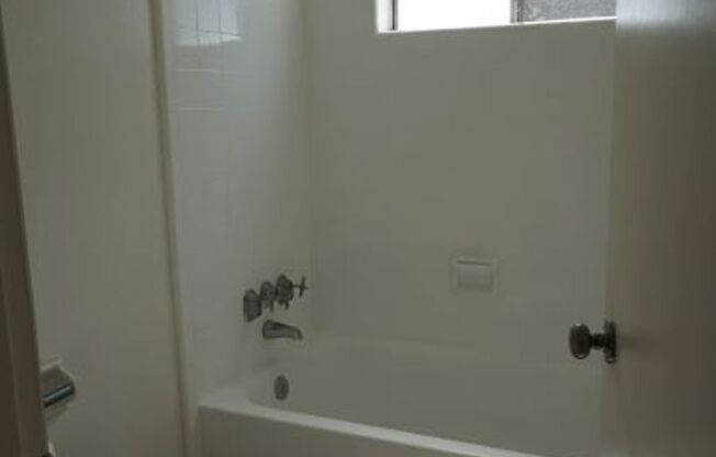1 bed, 1 bath, 650 sqft, $1,325, Unit 08