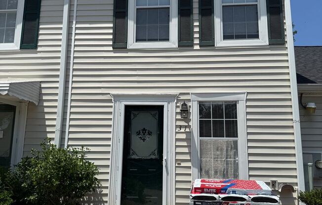 Remodeled 2 bedroom 1.5 bathroom townhome close to everything!