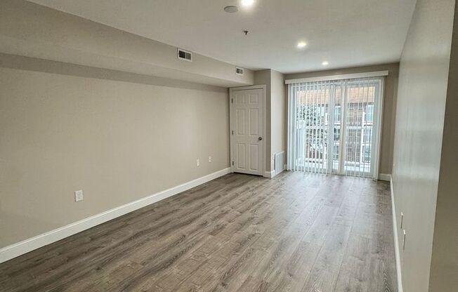 2 beds, 1 bath, 680 sqft, $2,550, Unit 21-34
