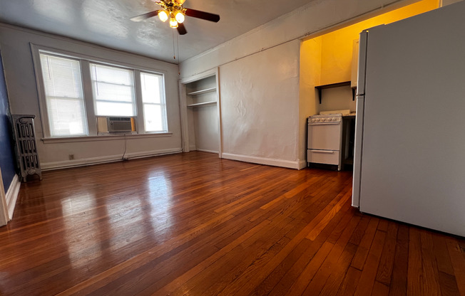 1 bed, 1 bath, 450 sqft, $865, Unit 305