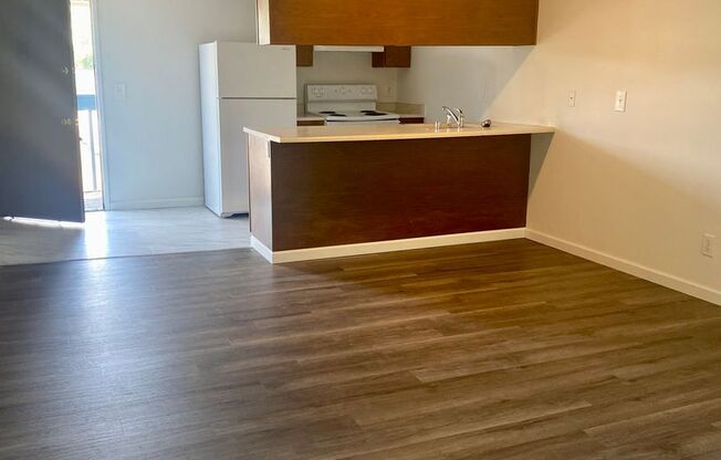 1 bed, 1 bath, $995, Unit 18