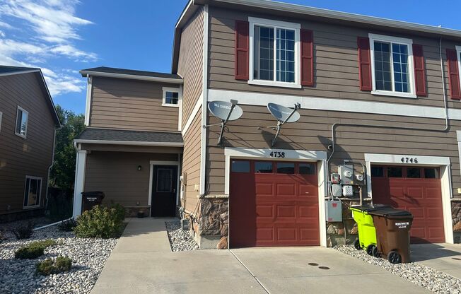 3 Bed 3 Bath Townhouse with a 1 Car Attached Garage!!