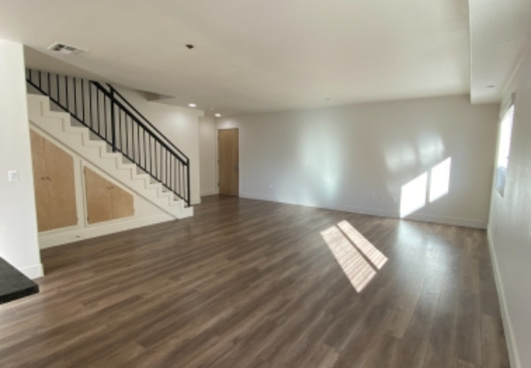 11312 Huston St