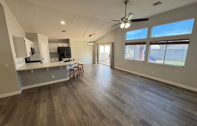 Gorgeous 3Bed/2Bath, 1-Story Home located in the NW part of the valley