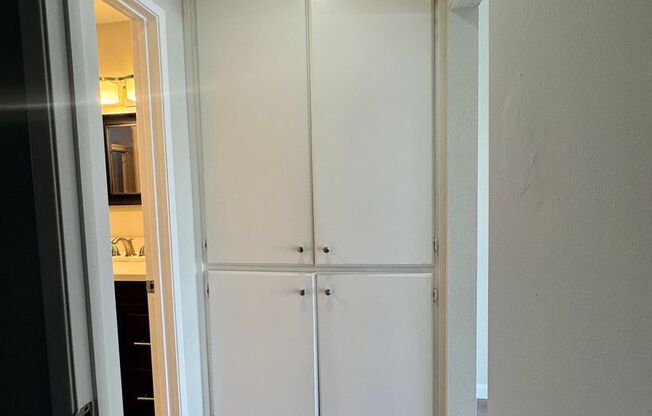 1 bed, 1 bath, 700 sqft, $2,340, Unit 12