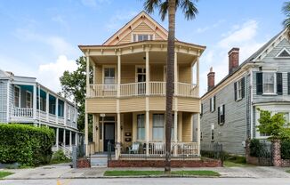 Modern 2-Bedroom Apartment in Historic Mazyck-Wraggborough