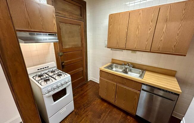 1 bed, 1 bath, 425 sqft, $1,865, Unit 233-220