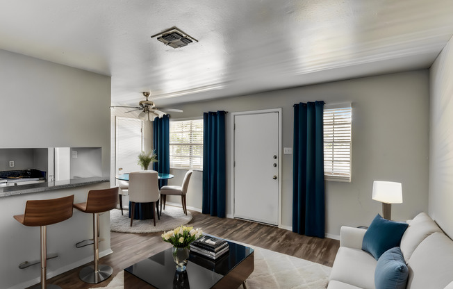 2 beds, 1 bath, 782 sqft, $1,045, Unit 605