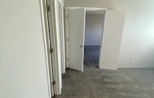 2 beds, 2 baths, 856 sqft, $869, Unit 2827-1817