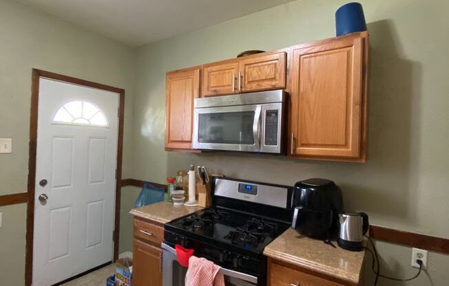 4 beds, 1 bath, $1,700, Unit Mt Washington