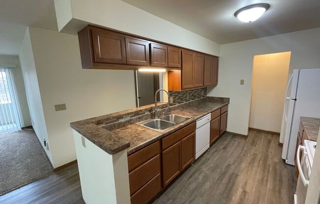 3 beds, 1 bath, 1,040 sqft, $1,695, Unit 3172-304