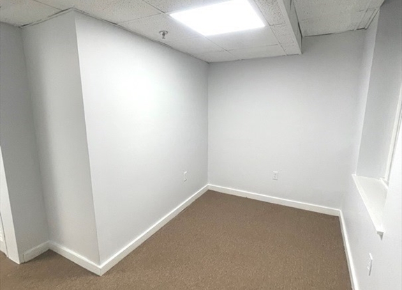 2 beds, 1 bath, 700 sqft, $3,200, Unit G3